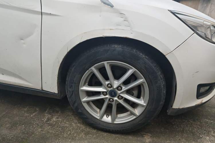 Used Ford Focus 2015 Sedan 1.6L Automatic Trend Model Right Front Wheel Hub