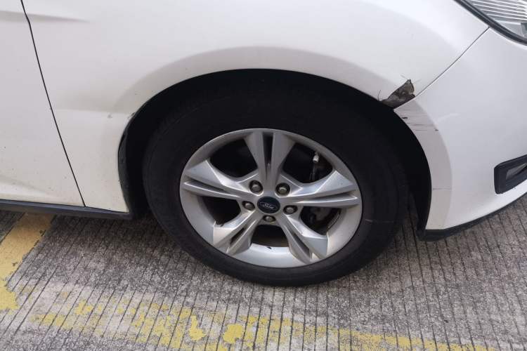 Used Ford Focus 2015 Sedan 1.6L Automatic Comfort Model Right Front Wheel Hub