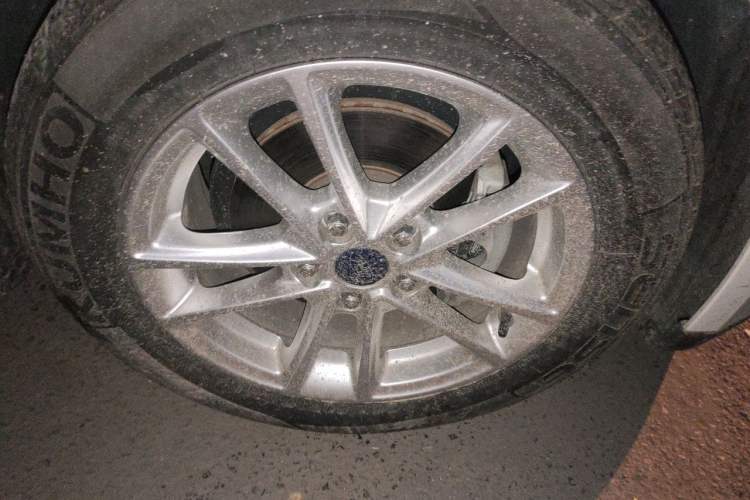 Used Ford Focus 2015 Hatchback EcoBoost 125 Automatic Supreme Style Edition Right Front Wheel Hub