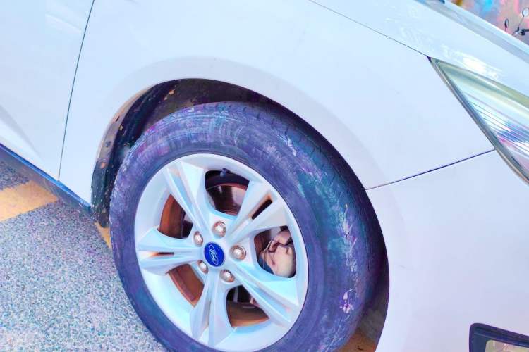 Used Ford Focus 2015 Sedan 1.6L Manual Comfort Model Right Front Wheel Hub