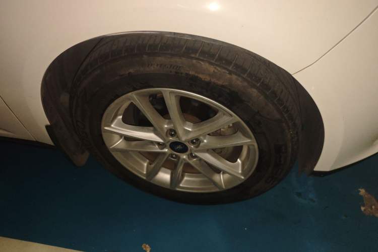 Used Ford Focus 2015 Hatchback 1.6L Automatic Fashion Edition Right Front Wheel Hub