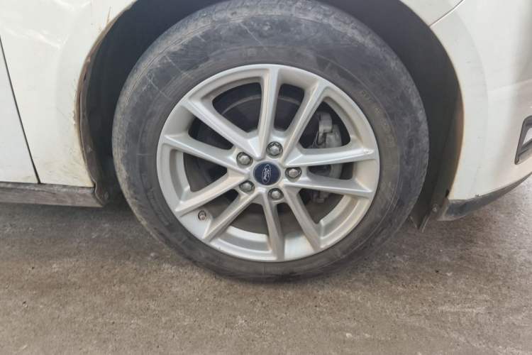Used Ford Focus 2015 Sedan 1.6L Automatic Trend Model Right Front Wheel Hub