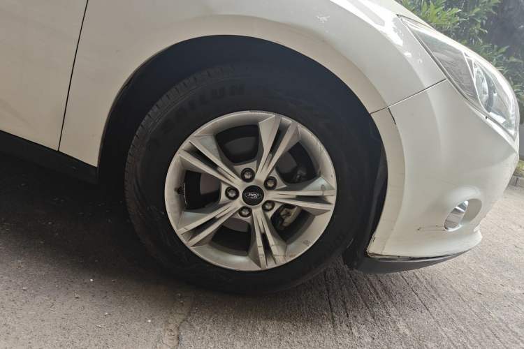Used Ford Focus 2015 Sedan 1.6L Automatic Trend Model Right Front Wheel Hub
