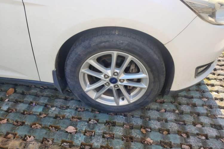 Used Ford Focus 2015 Hatchback 1.6L Automatic Fashion Edition Right Front Wheel Hub
