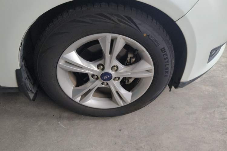 Used Ford Focus 2015 Hatchback 1.6L Automatic Comfort Model Right Front Wheel Hub