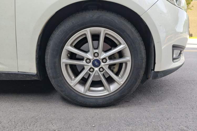 Used Ford Focus 2015 Sedan 1.6L Automatic Trend Model Right Front Wheel Hub