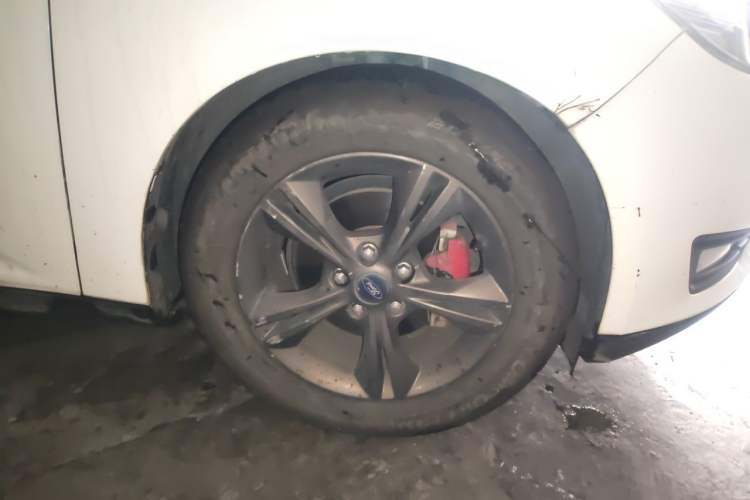Used Ford Focus 2015 Hatchback 1.6L Automatic Comfort Model Right Front Wheel Hub