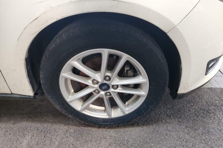 Used Ford Focus 2015 Sedan 1.6L Automatic Trend Model Right Front Wheel Hub