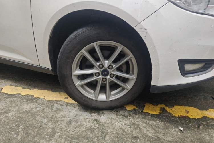 Used Ford Focus 2015 Sedan 1.6L Automatic Trend Model Right Front Wheel Hub