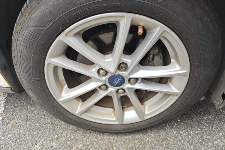 Used Ford Focus 2015 Hatchback EcoBoost 180 Automatic Elite Model Right Front Wheel Hub