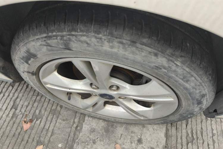 Used Ford Focus 2015 Sedan 1.6L Manual Comfort Model Right Front Wheel Hub