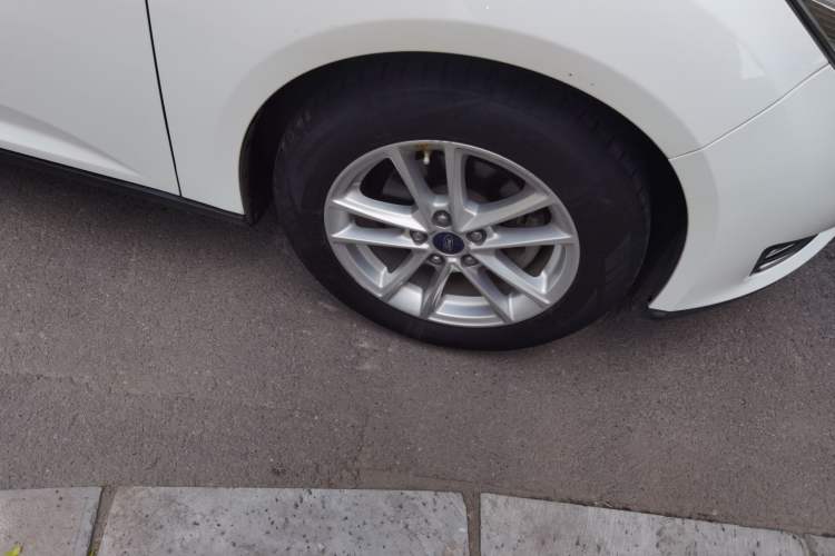 Used Ford Focus 2015 Hatchback 1.6L Automatic Fashion Edition Right Front Wheel Hub