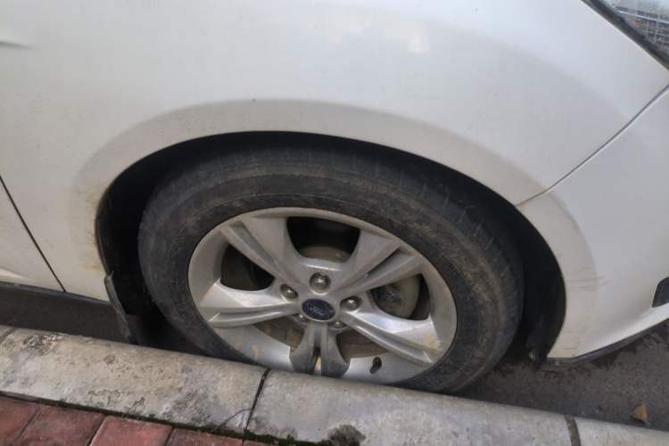 Used Ford Focus 2015 Hatchback 1.6L Automatic Comfort Model Right Front Wheel Hub