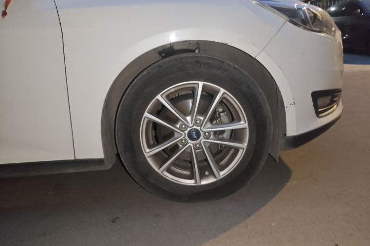 Used Ford Focus 2015 Sedan 1.6L Automatic Trend Model Right Front Wheel Hub