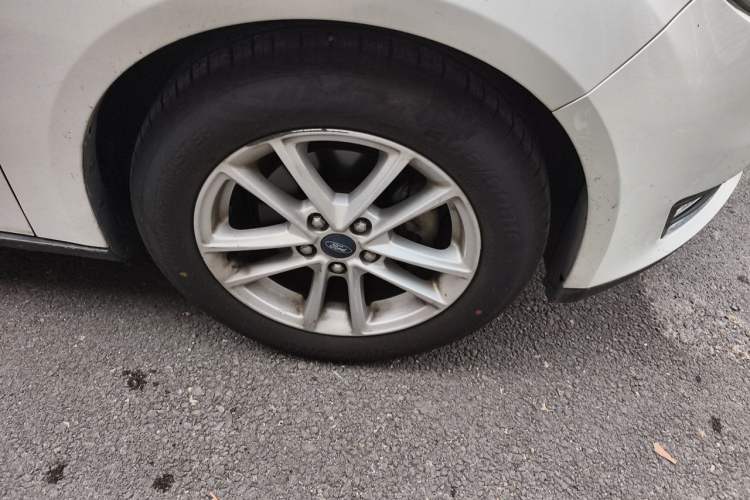 Used Ford Focus 2015 Sedan 1.6L Automatic Trend Model Right Front Wheel Hub