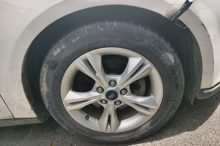Used Ford Focus 2015 Hatchback 1.6L Automatic Comfort Model Right Front Wheel Hub