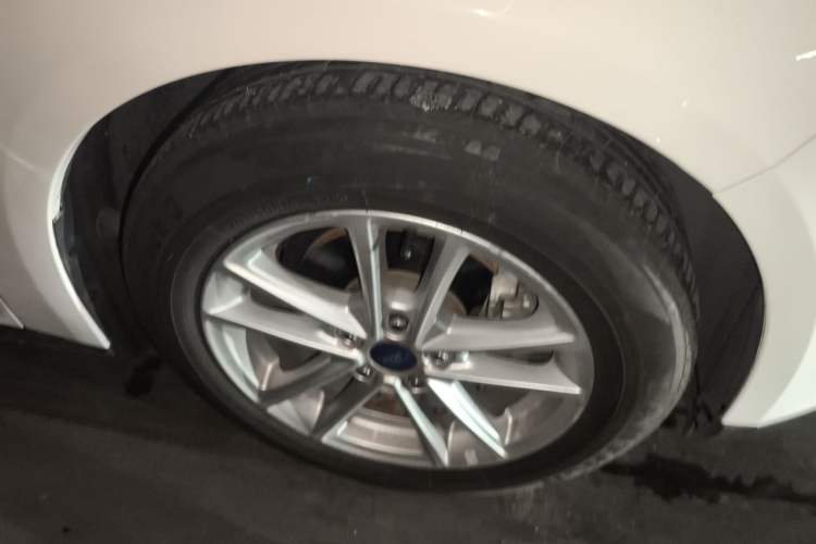 Used Ford Focus 2015 Sedan 1.6L Automatic Trend Model Right Front Wheel Hub