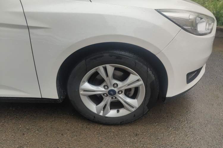 Used Ford Focus 2015 Sedan 1.6L Automatic Trend Model Right Front Wheel Hub