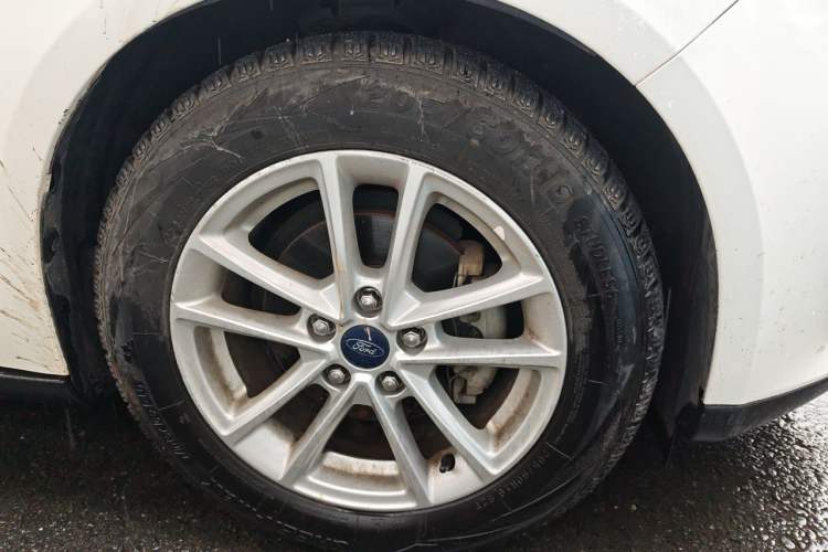 Used Ford Focus 2015 Hatchback EcoBoost 180 Automatic Elite Model Right Front Wheel Hub