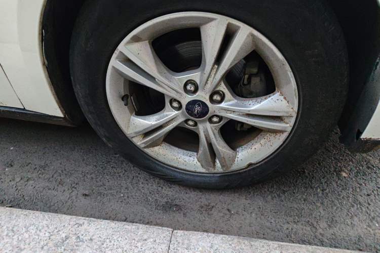 Used Ford Focus 2015 Sedan 1.6L Automatic Comfort Model Right Front Wheel Hub