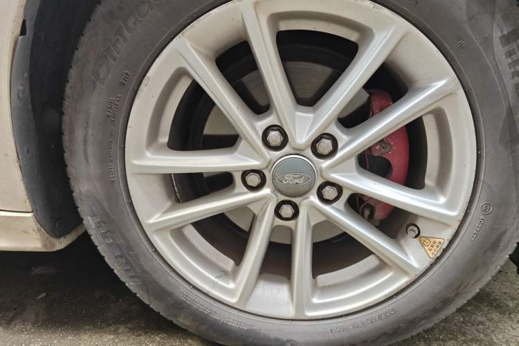 Used Ford Focus 2015 Hatchback EcoBoost 180 Automatic Elite Model Right Front Wheel Hub