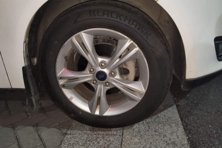 Used Ford Focus 2015 Sedan 1.6L Manual Comfort Model Right Front Wheel Hub
