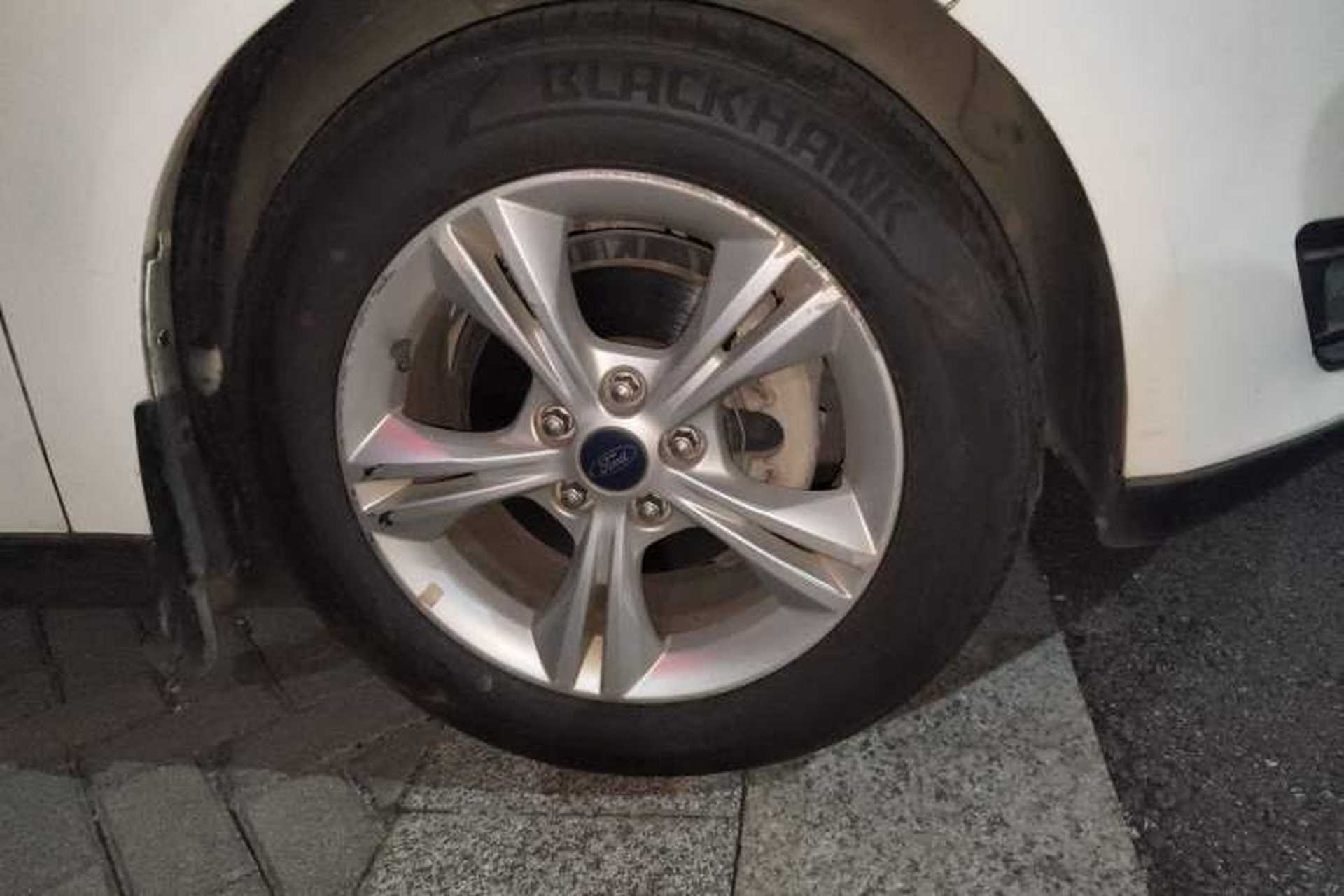 Used Ford Focus 2015 Sedan 1.6L Manual Comfort Model Right Front Wheel Hub