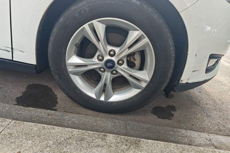 Used Ford Focus 2015 Sedan 1.6L Automatic Comfort Model Right Front Wheel Hub
