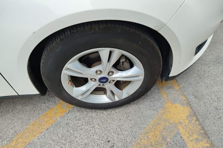 Used Ford Focus 2015 Hatchback 1.6L Automatic Comfort Model Right Front Wheel Hub