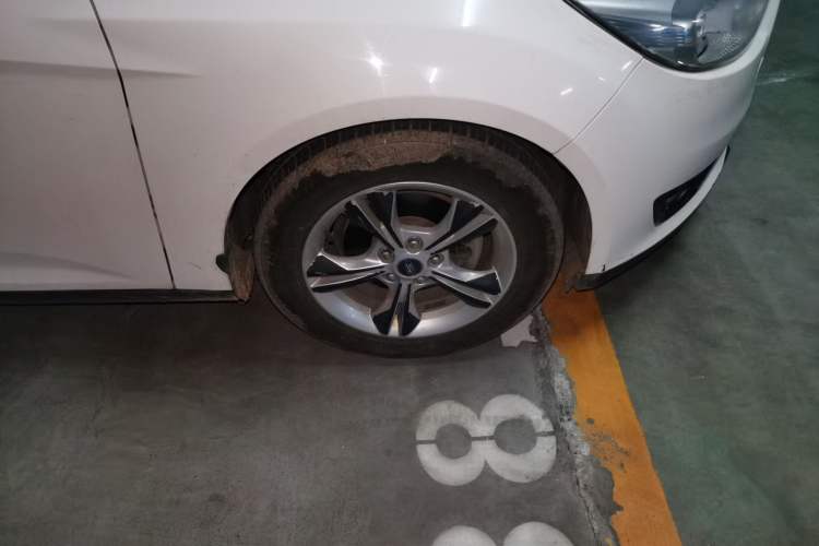 Used Ford Focus 2015 Sedan 1.6L Automatic Comfort Model Right Front Wheel Hub