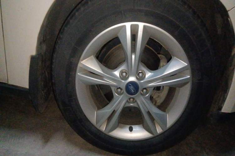 Used Ford Focus 2015 Sedan 1.6L Automatic Comfort Model Right Front Wheel Hub