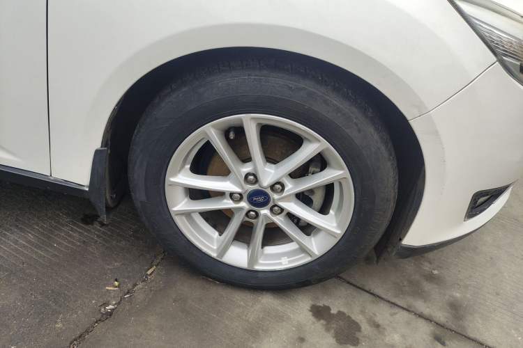 Used Ford Focus 2015 Hatchback EcoBoost 180 Automatic Elite Model Right Front Wheel Hub