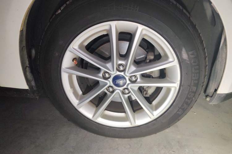 Used Ford Focus 2015 Sedan EcoBoost 180 Automatic Elite Model Right Front Wheel Hub