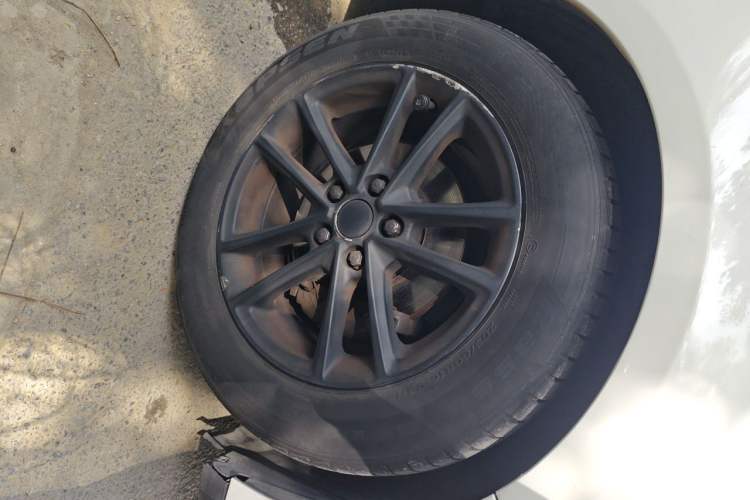 Used Ford Focus 2015 Sedan EcoBoost 125 Automatic Supreme Style Edition Right Front Wheel Hub