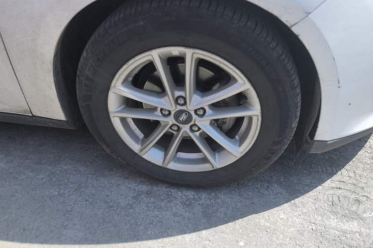 Used Ford Focus 2015 Hatchback EcoBoost 180 Automatic Elite Model Right Front Wheel Hub