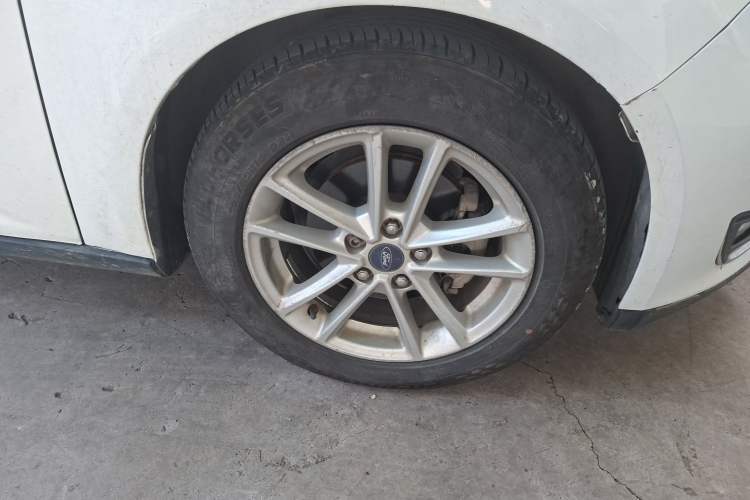Used Ford Focus 2015 Sedan 1.6L Automatic Trend Model Right Front Wheel Hub