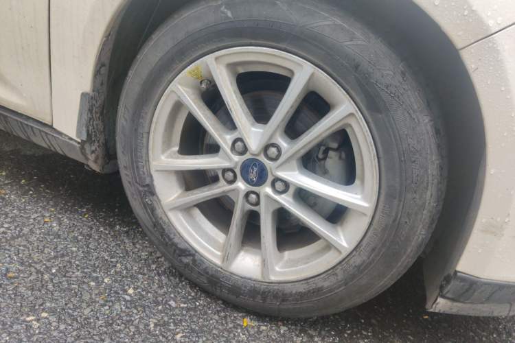 Used Ford Focus 2015 Sedan 1.6L Automatic Trend Model Right Front Wheel Hub