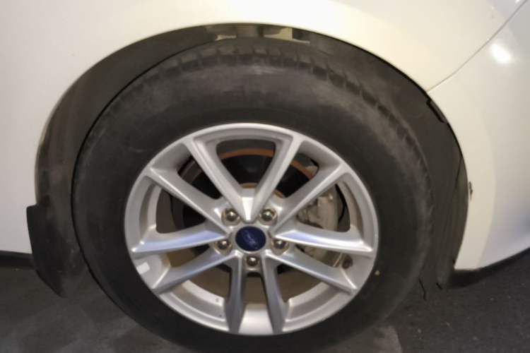 Used Ford Focus 2015 Hatchback EcoBoost 180 Automatic Elite Model Right Front Wheel Hub