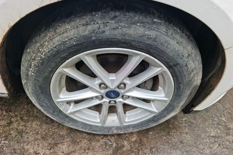Used Ford Focus 2015 Hatchback EcoBoost 180 Automatic Elite Model Right Front Wheel Hub