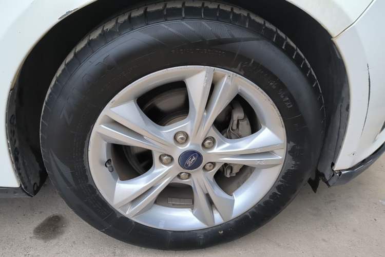 Used Ford Focus 2015 Sedan 1.6L Automatic Comfort Model Right Front Wheel Hub