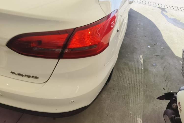 Used Ford Focus 2015 Sedan 1.6L Automatic Trend Model Right Rear Taillight