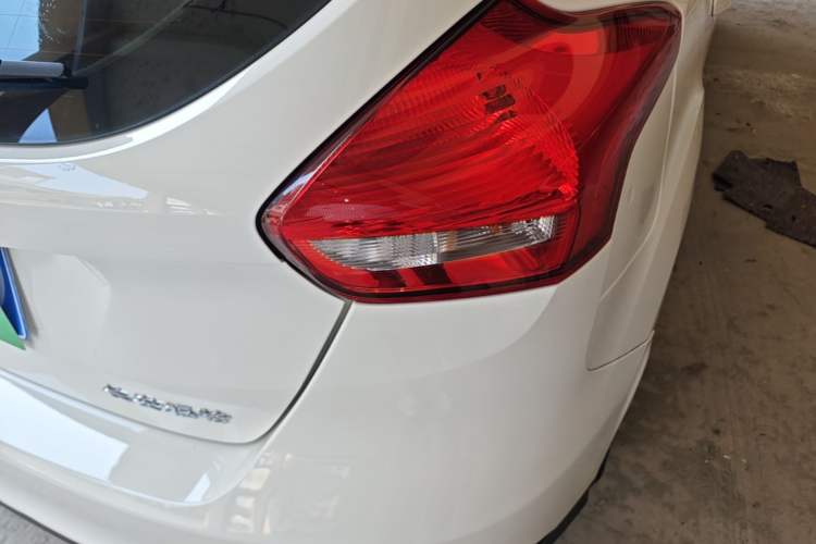Used Ford Focus 2015 Hatchback 1.6L Automatic Comfort Model Right Rear Taillight