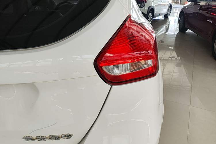 Used Ford Focus 2015 Hatchback 1.6L Automatic Fashion Edition Right Rear Taillight
