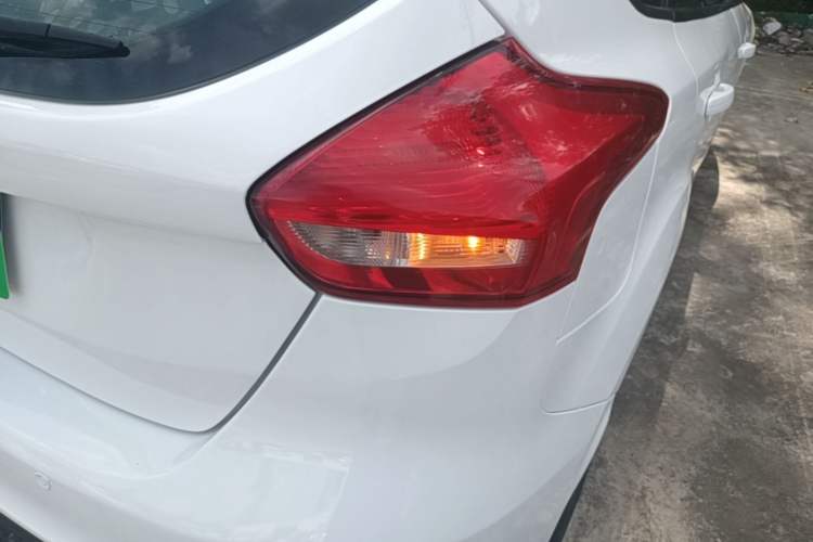 Used Ford Focus 2015 Hatchback 1.6L Automatic Comfort Model Right Rear Taillight
