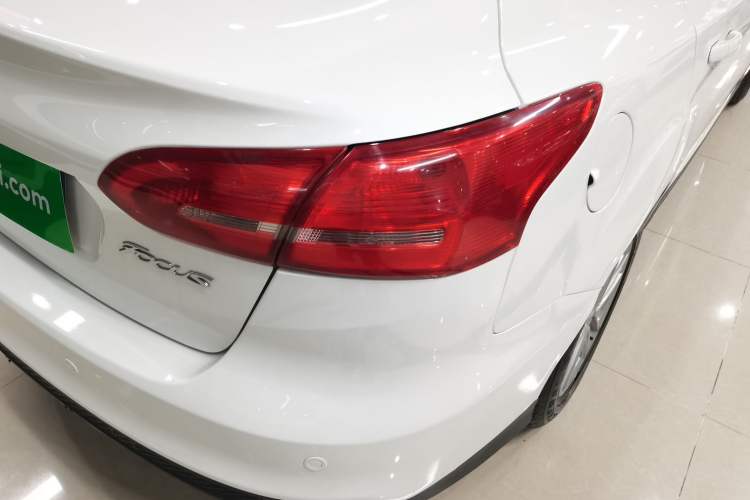 Used Ford Focus 2015 Sedan 1.6L Manual Fashion Edition Right Rear Taillight