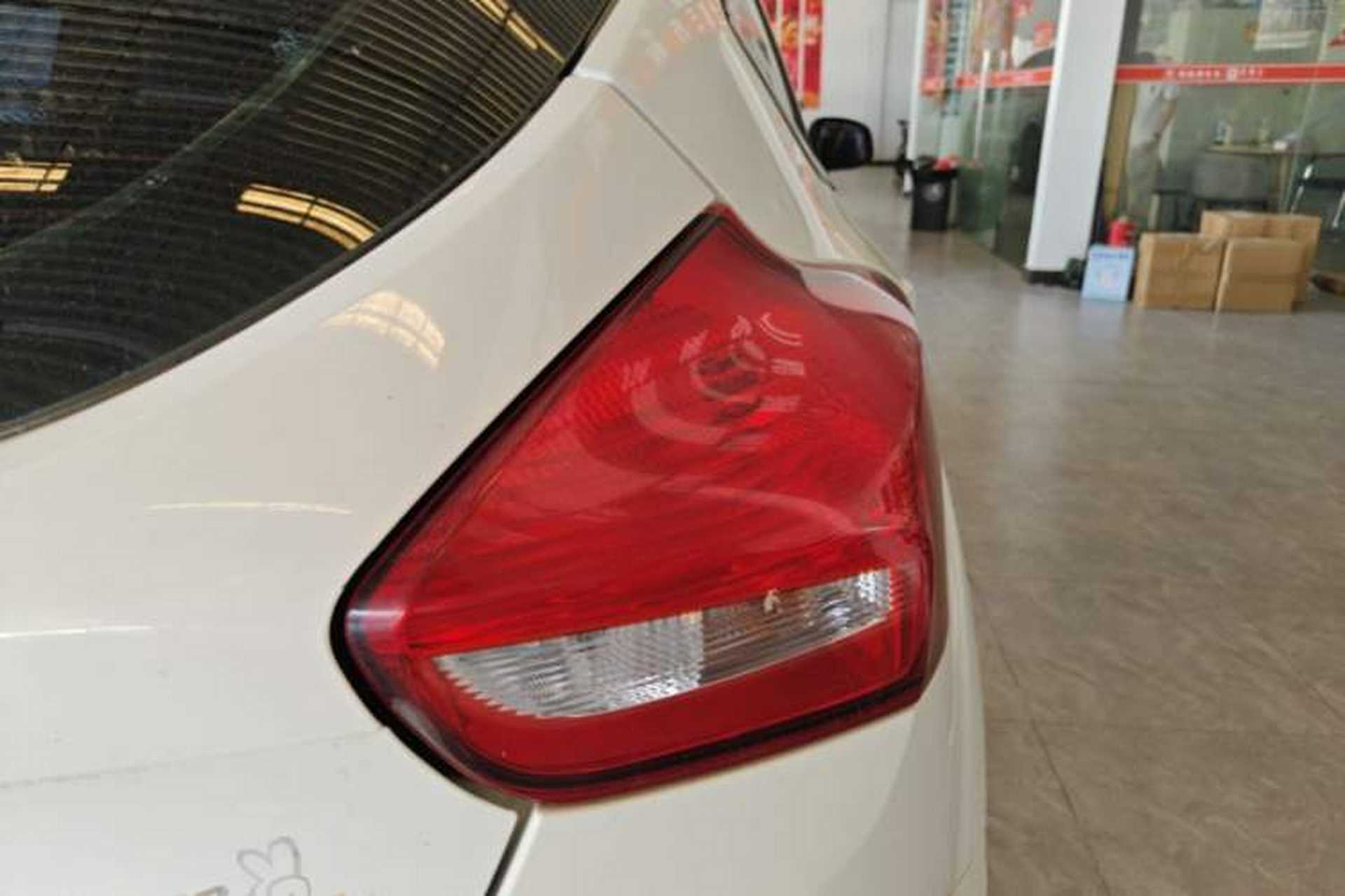 Used Ford Focus 2015 Hatchback 1.6L Automatic Fashion Edition Right Rear Taillight