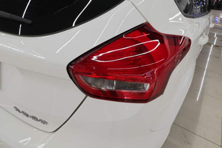 Used Ford Focus 2015 Hatchback 1.6L Automatic Fashion Edition Right Rear Taillight