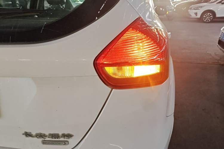 Used Ford Focus 2015 Hatchback EcoBoost 125 Automatic Supreme Style Edition Right Rear Taillight