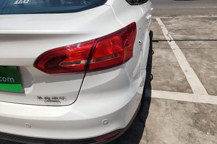 Used Ford Focus 2015 Sedan EcoBoost 125 Manual – Ultra-Style Edition Right Rear Taillight