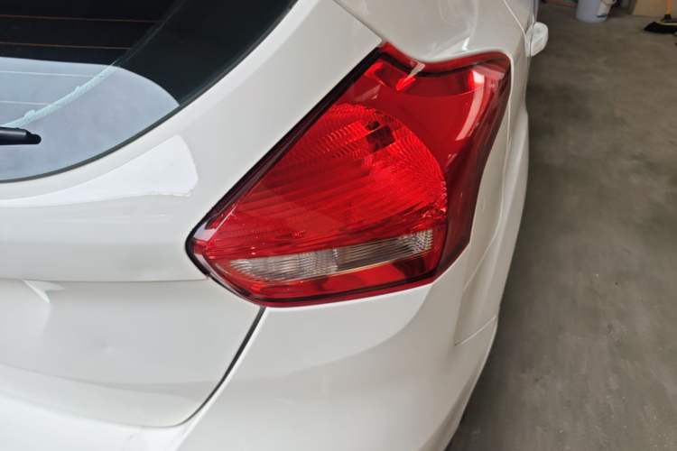 Used Ford Focus 2015 Hatchback 1.6L Automatic Fashion Edition Right Rear Taillight